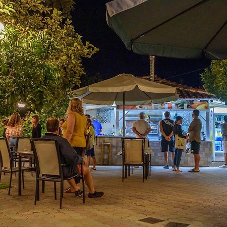 Des Roses Hotel Платаниас Екстериор снимка
