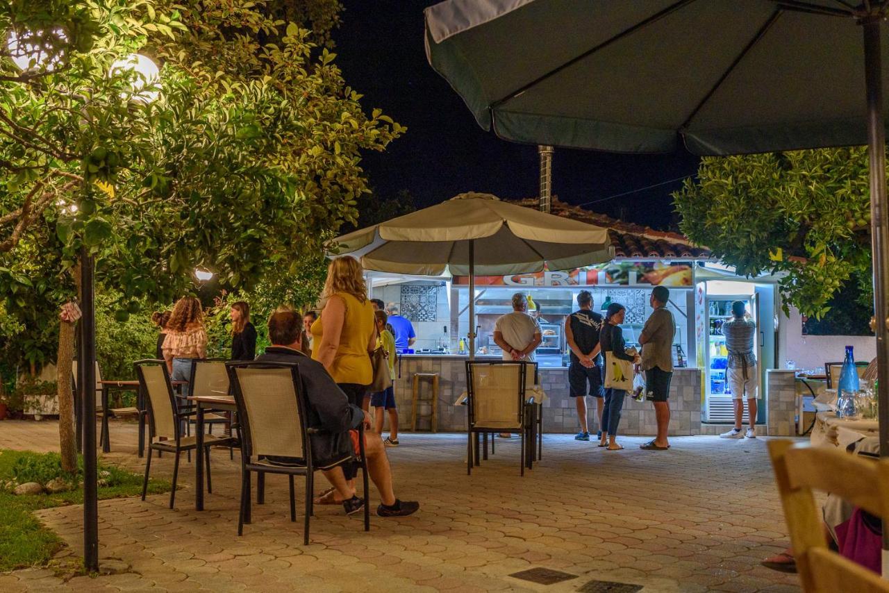 Des Roses Hotel Платаниас Екстериор снимка
