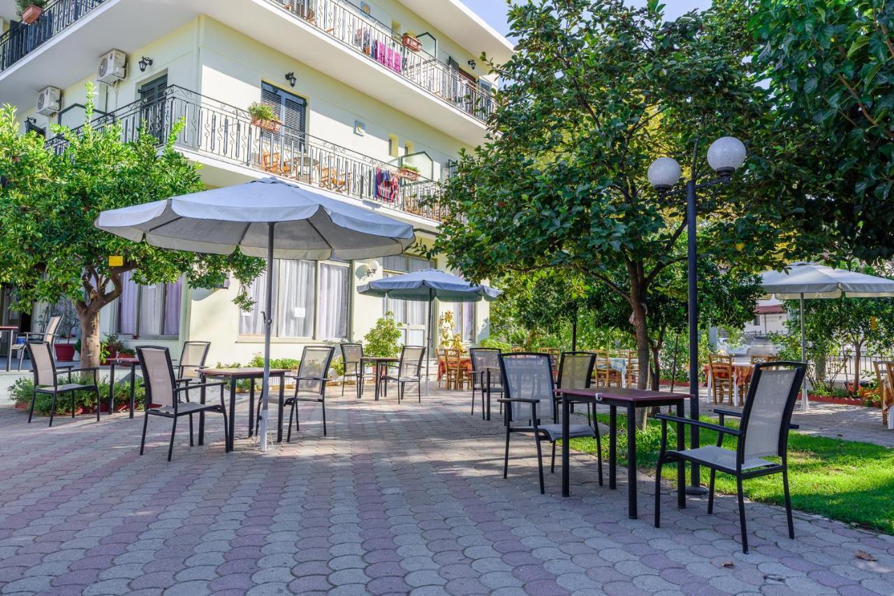 Des Roses Hotel Платаниас Екстериор снимка