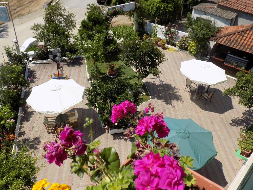 Des Roses Hotel Платаниас Екстериор снимка