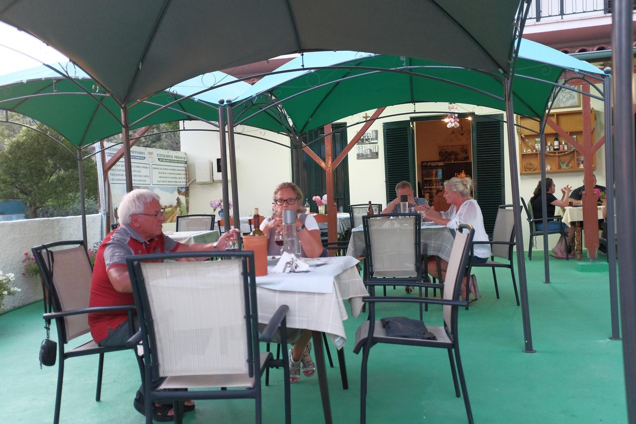Des Roses Hotel Платаниас Екстериор снимка