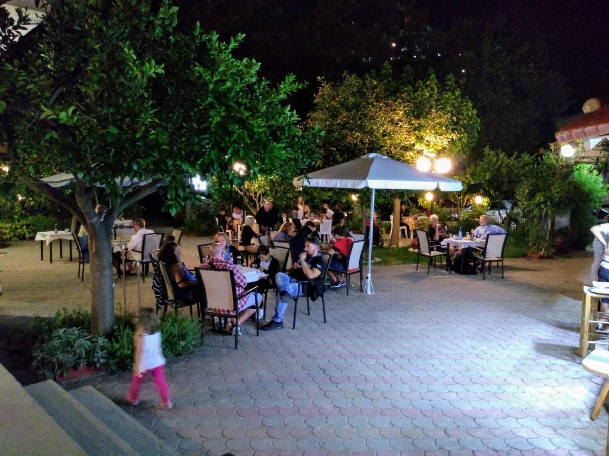 Des Roses Hotel Платаниас Екстериор снимка